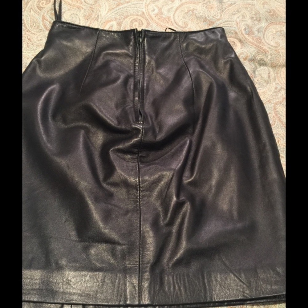 Tannery West Black genuine leather high waisted mini skirt lined. Size 4 - Picture 3 of 6